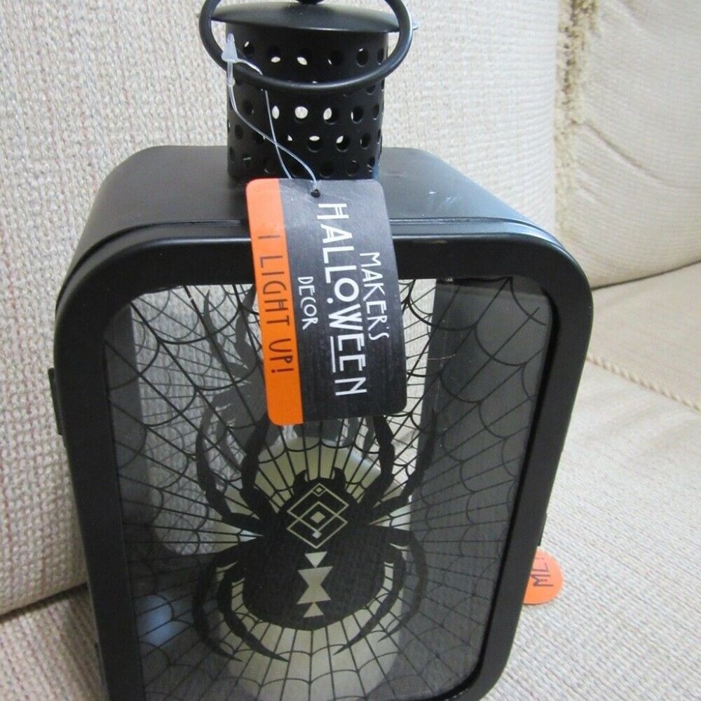 NEW Maker's Halloween Decor SPIDER candle LED lantern. Working